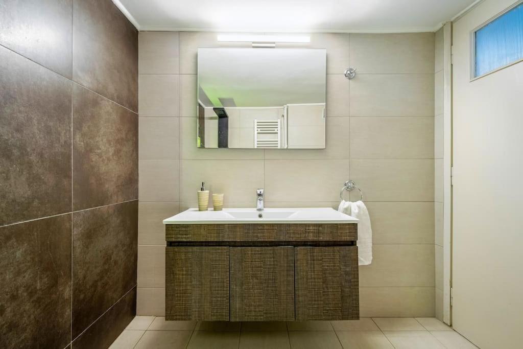Urban Grey Apartment Athens Ngoại thất bức ảnh